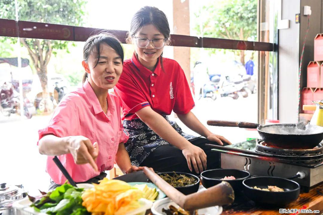 全网追的“扁担女孩”,找了一份暑假工,时薪12元 - 漯河生活资讯 - 漯河28生活网 luohe.28life.com